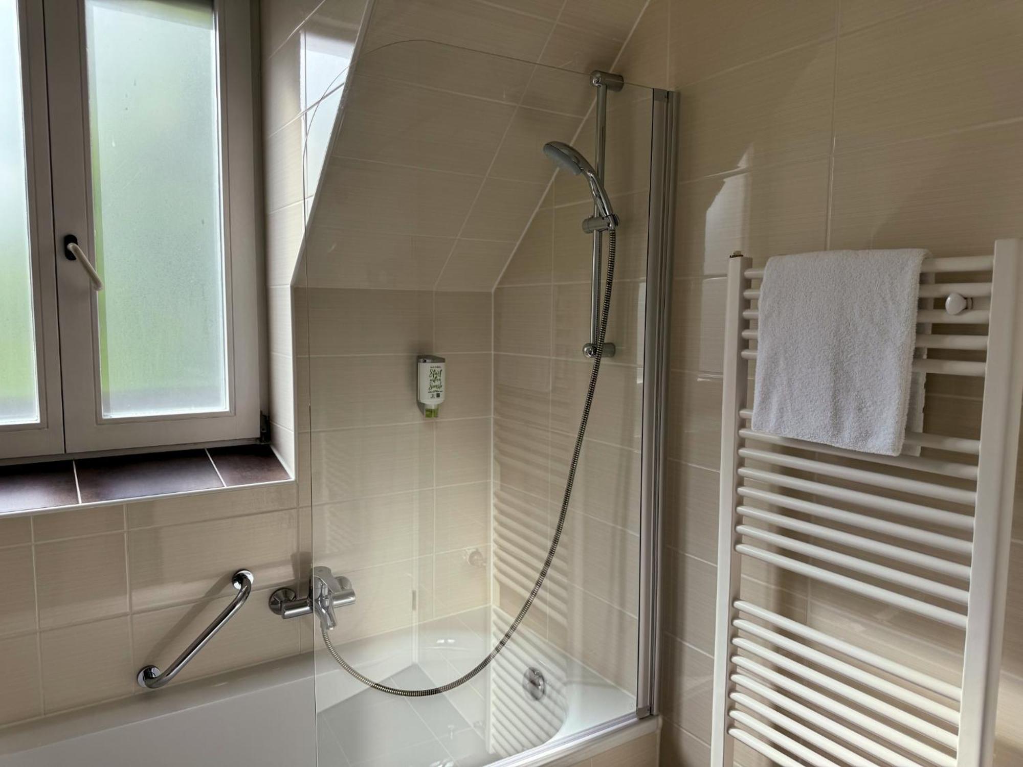 Eisberg Hotel Schwanen ラール エクステリア 写真