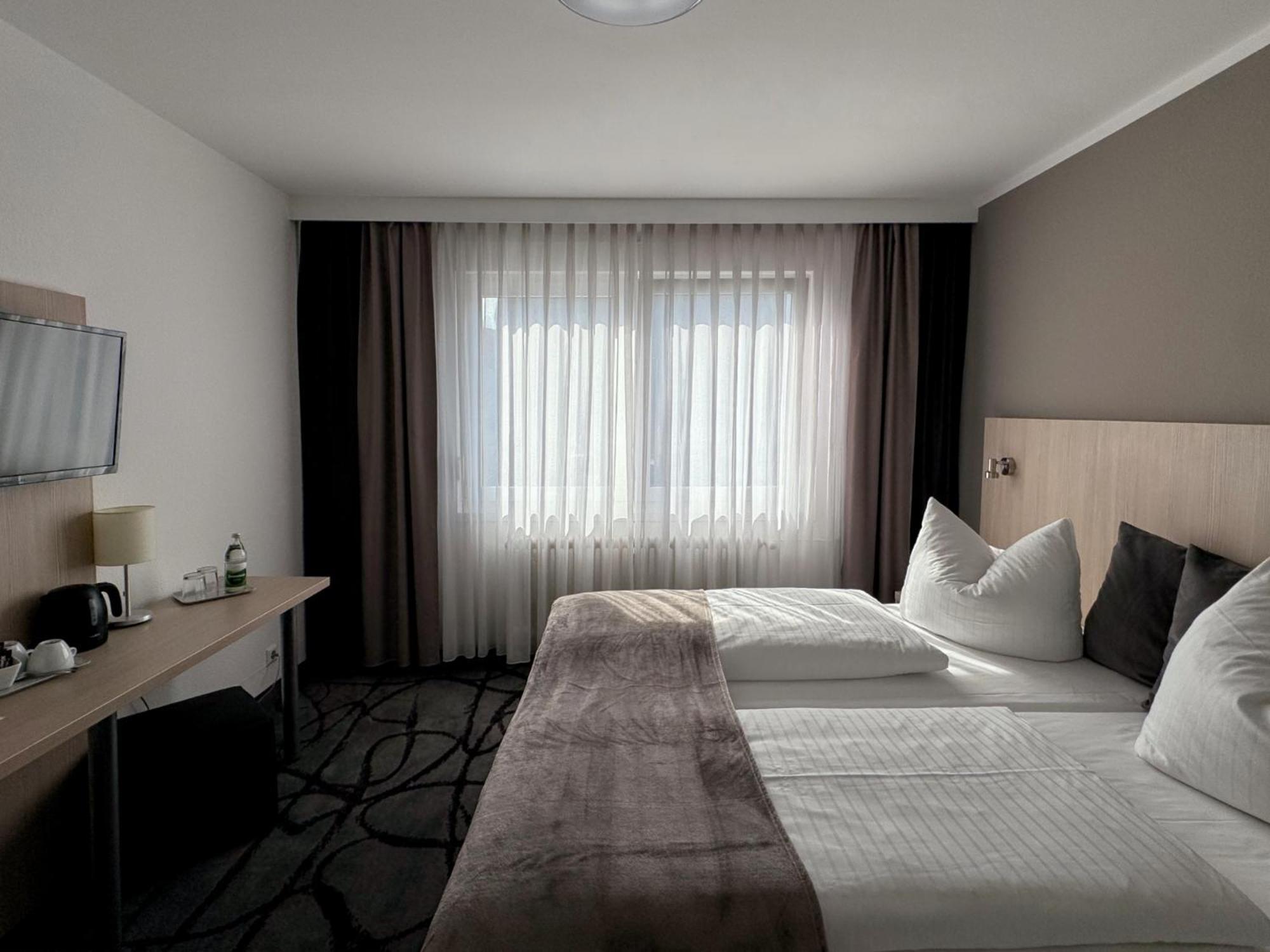Eisberg Hotel Schwanen ラール エクステリア 写真