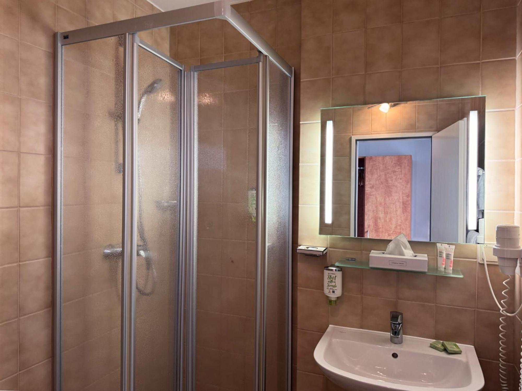 Eisberg Hotel Schwanen ラール エクステリア 写真
