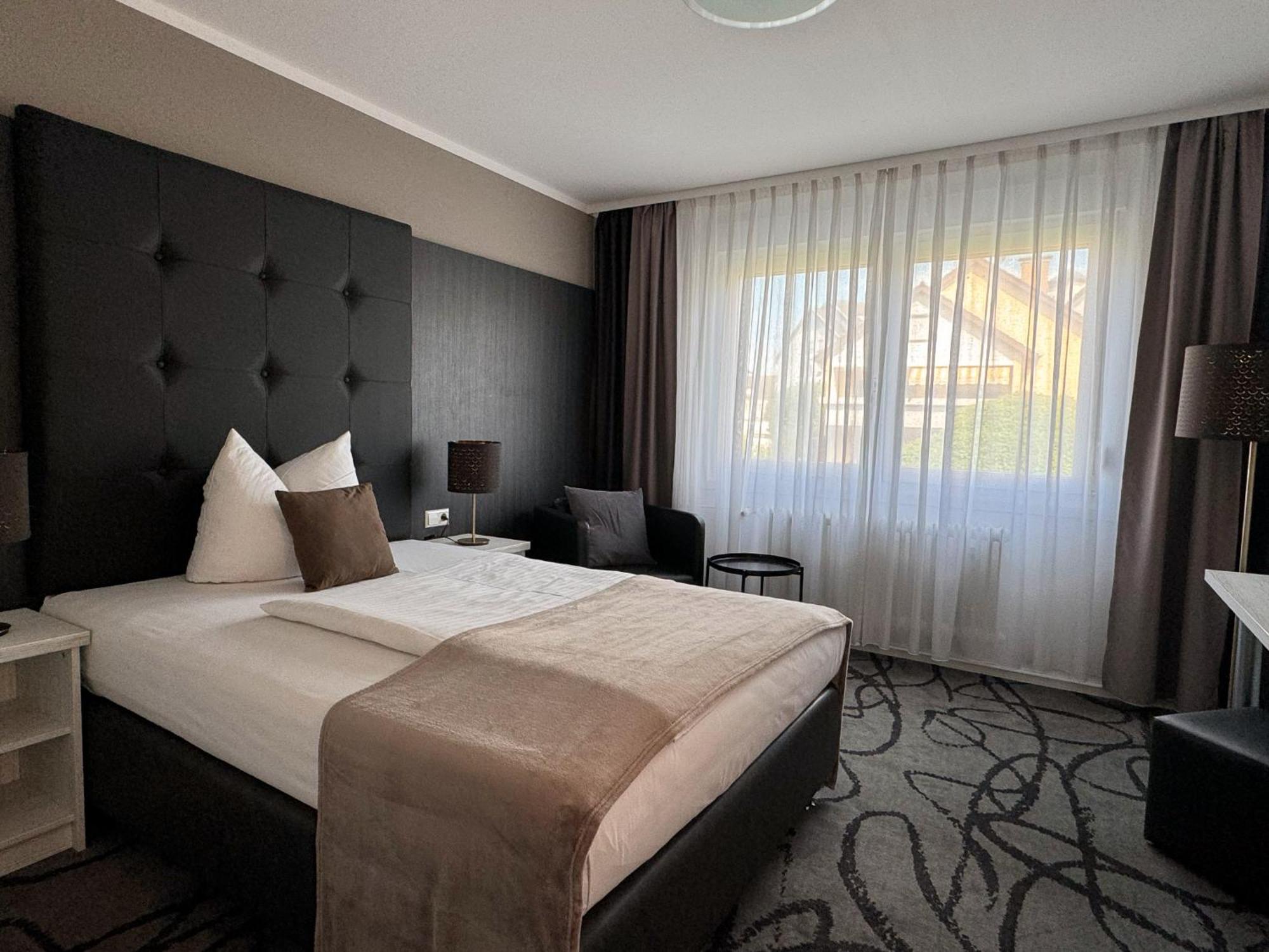 Eisberg Hotel Schwanen ラール エクステリア 写真