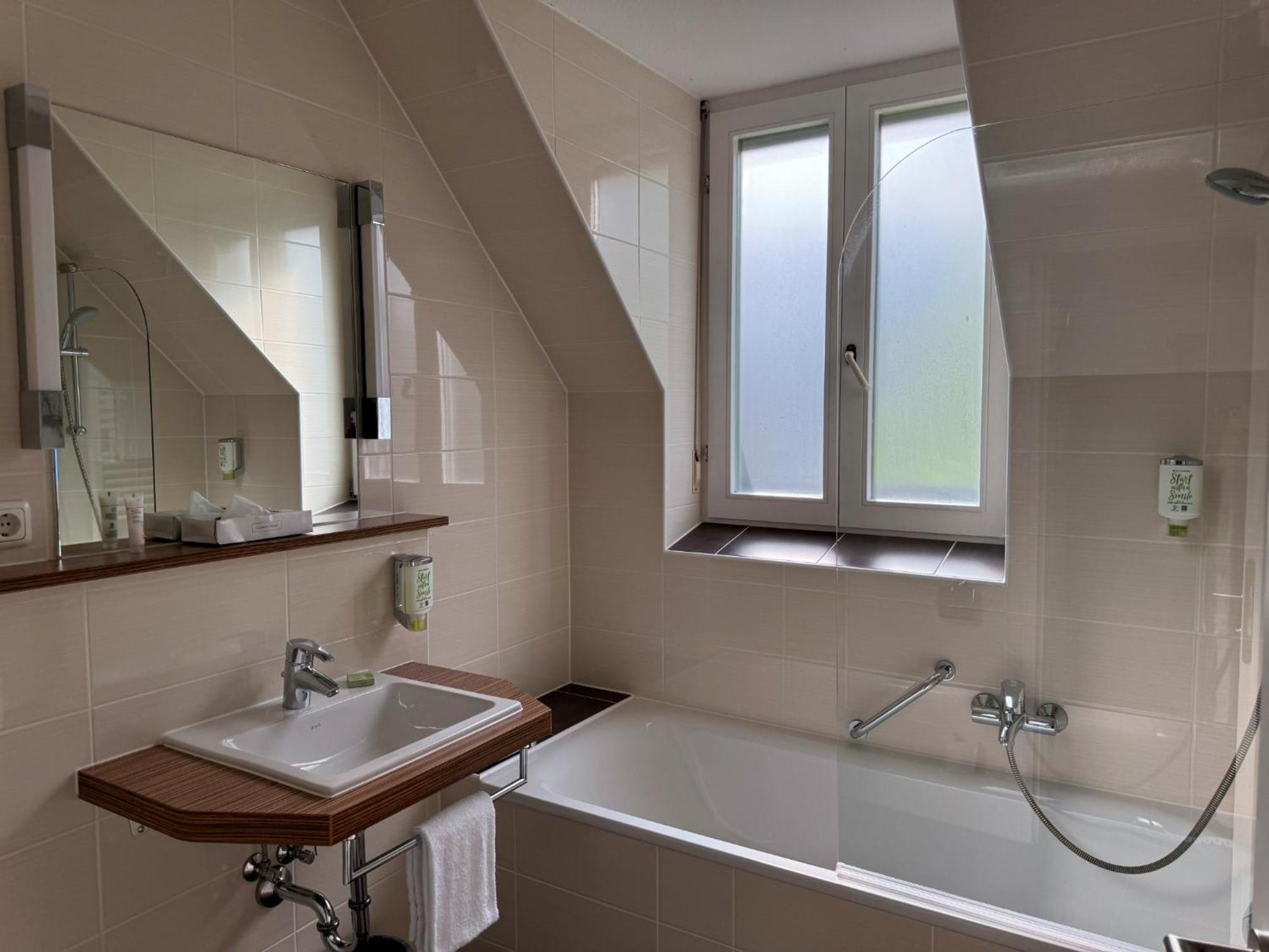 Eisberg Hotel Schwanen ラール エクステリア 写真