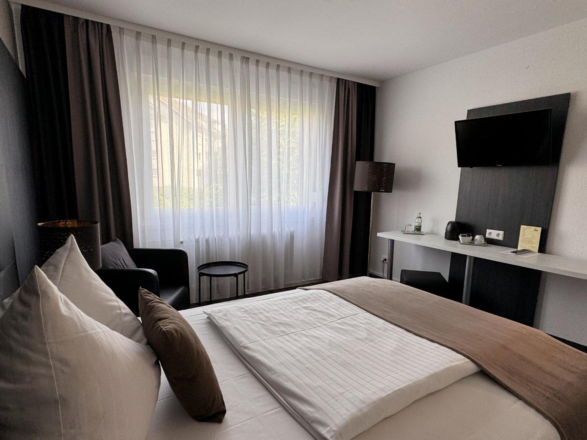 Eisberg Hotel Schwanen ラール エクステリア 写真