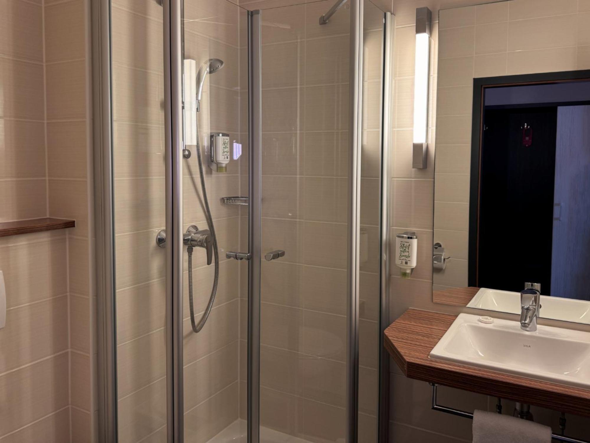 Eisberg Hotel Schwanen ラール エクステリア 写真