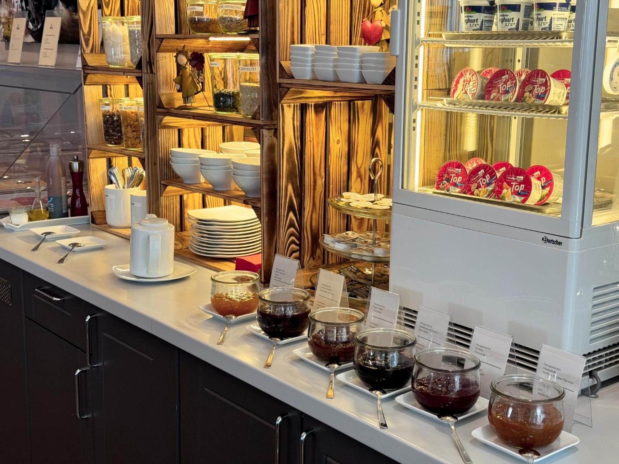 Eisberg Hotel Schwanen ラール エクステリア 写真